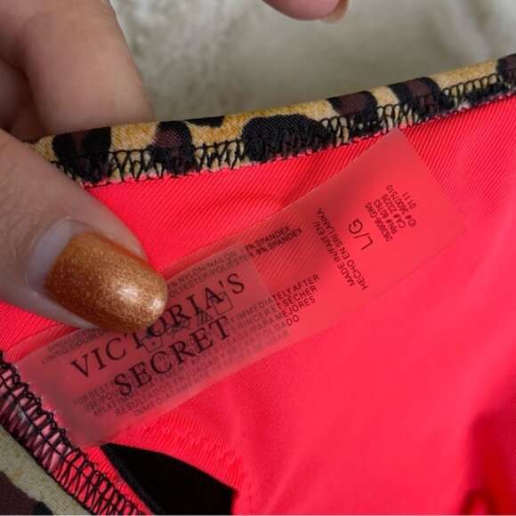 Victoria's Secret | Cheetah Print Front Tie Triangle Bikini Top | Size Large - Picture 10 of 11